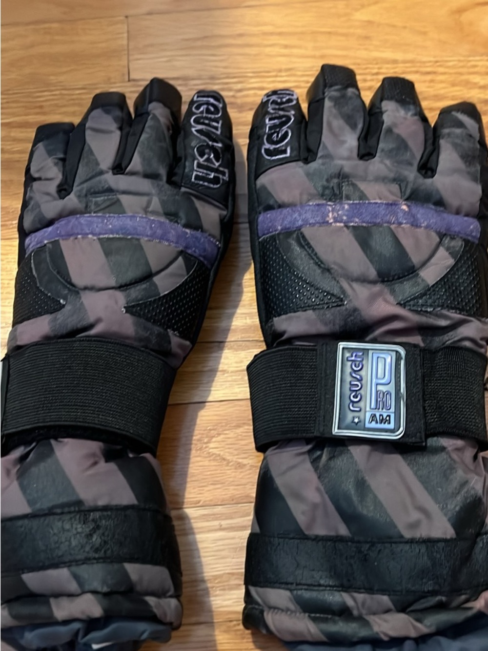 Reusch Pro AAA Men's Winter Gloves in Black and Gray